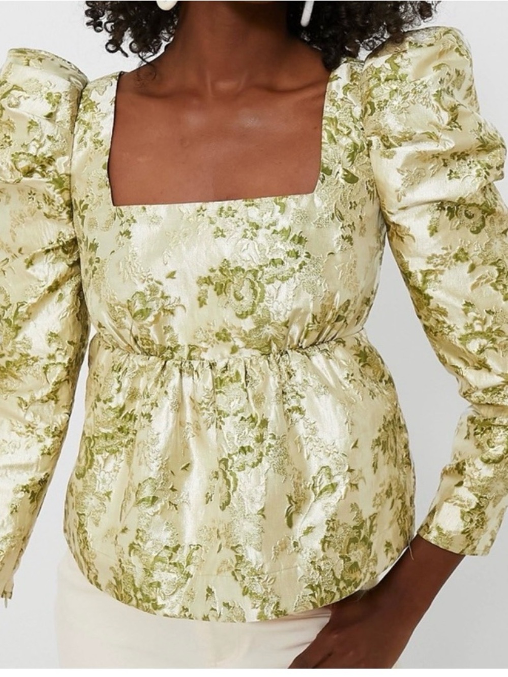 Square-Neck Puff Sleeve Brocade Blouse in Light Green Floral